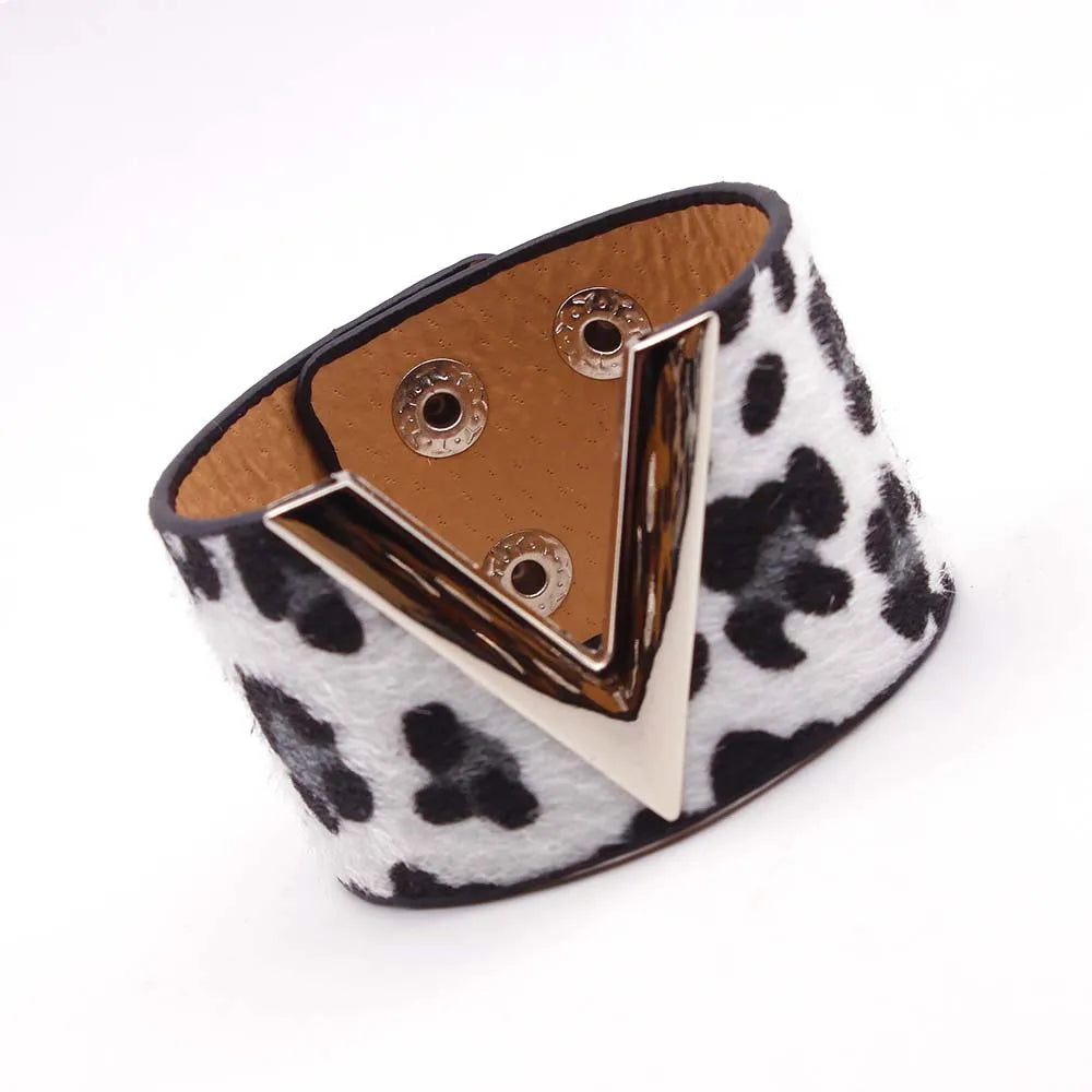 Fashion Cuff PU Leather Bracelet For Women Femme All-Match V  Word Wide Punk Style Soft Jewellery Gift Pulseira