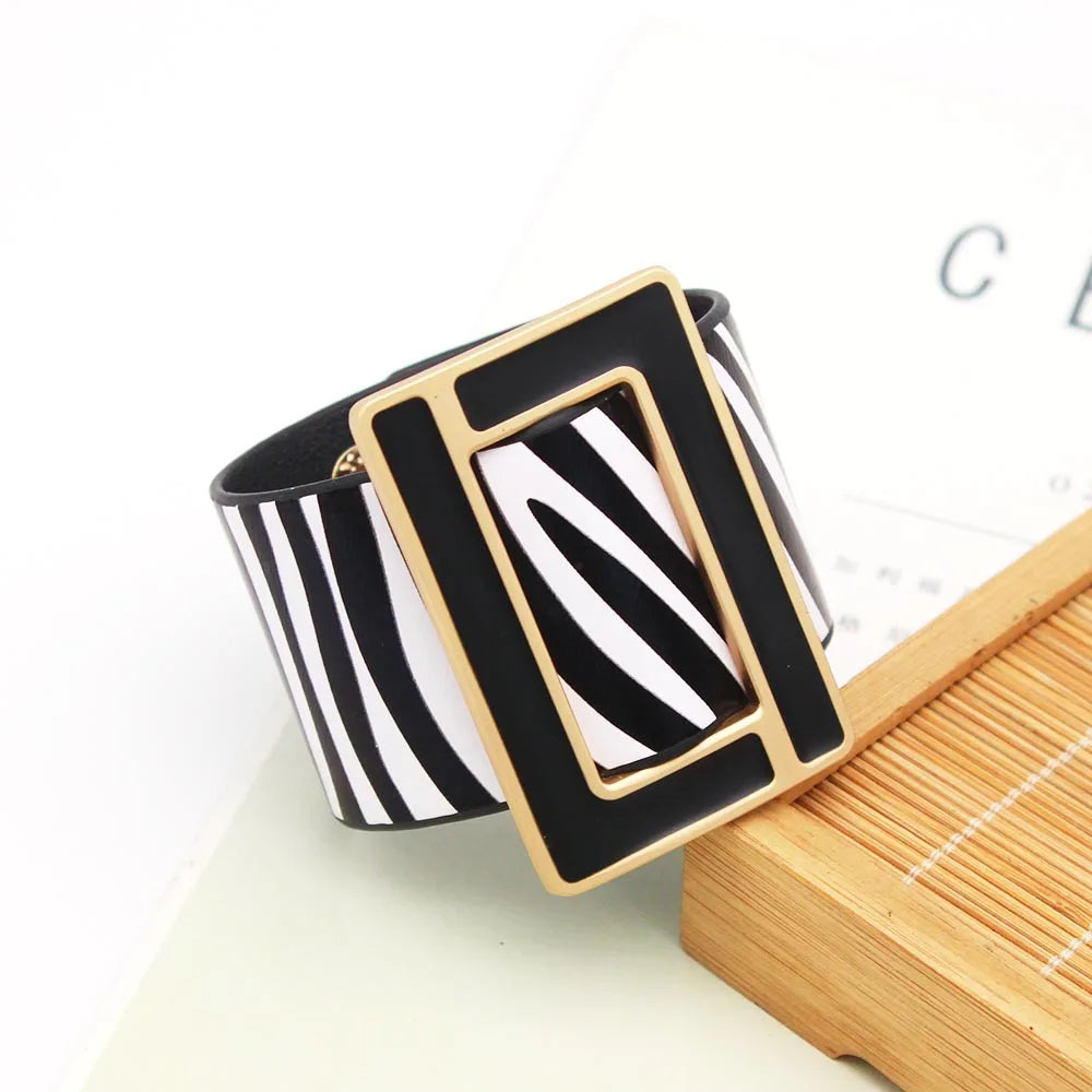 2024 New Fashion Brindle Wide Leather Bracelet for Women Black White Geometric Metal Bracelet Wrap Charm Jewelry Femme Gift