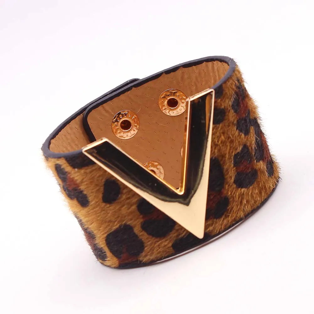 Fashion Cuff PU Leather Bracelet For Women Femme All-Match V  Word Wide Punk Style Soft Jewellery Gift Pulseira