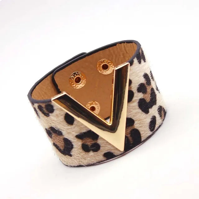 Fashion Cuff PU Leather Bracelet For Women Femme All-Match V  Word Wide Punk Style Soft Jewellery Gift Pulseira