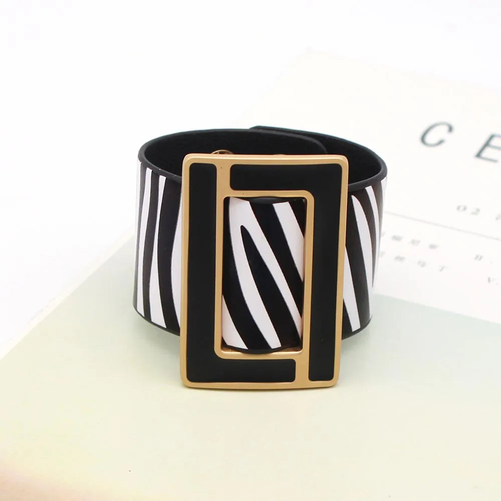 2024 New Fashion Brindle Wide Leather Bracelet for Women Black White Geometric Metal Bracelet Wrap Charm Jewelry Femme Gift