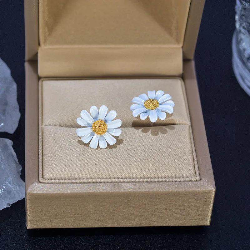 Fashion Cute Small Daisy Flowers Stud Earrings For Women Girls Sweet Statement Asymmetrical Earring Party Jewelry Gifts