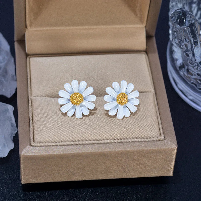 Fashion Cute Small Daisy Flowers Stud Earrings For Women Girls Sweet Statement Asymmetrical Earring Party Jewelry Gifts